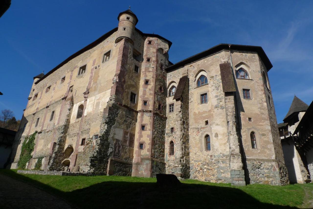 Penzion Nostalgia Banská Štiavnica エクステリア 写真
