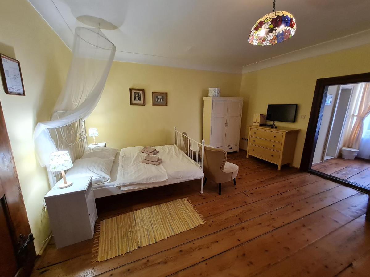 Penzion Nostalgia Banská Štiavnica エクステリア 写真