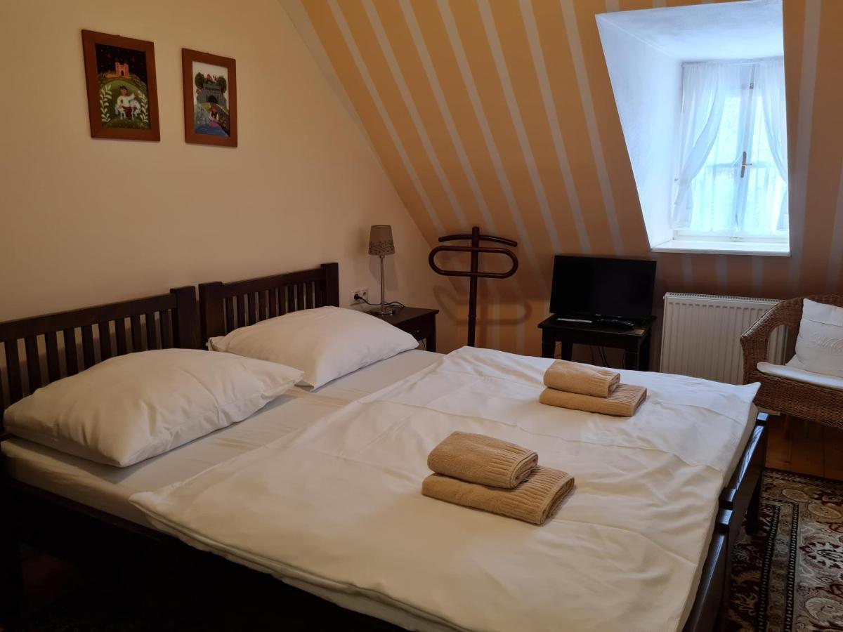 Penzion Nostalgia Banská Štiavnica エクステリア 写真
